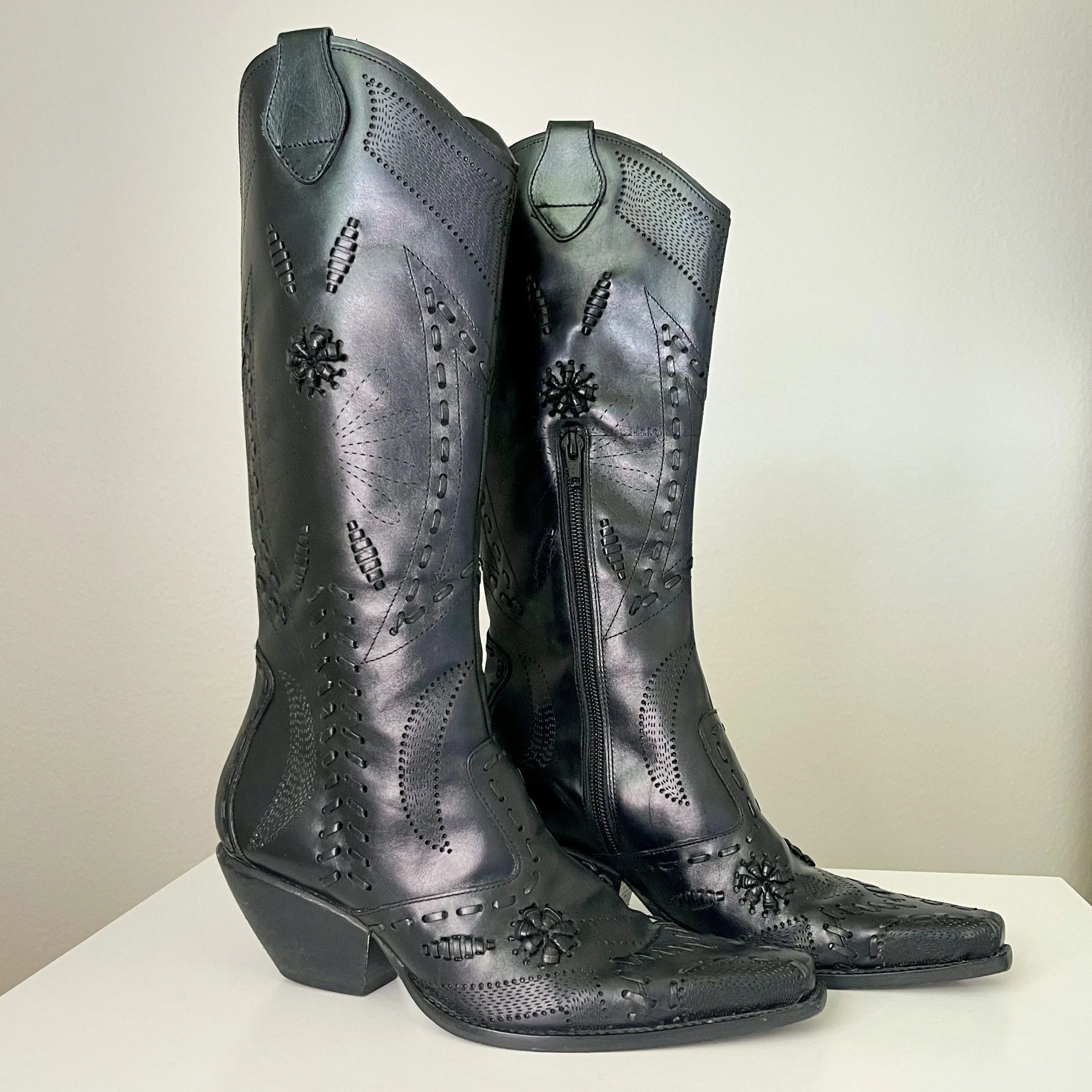 Black Leather Stitched Cowboy Boots (6)