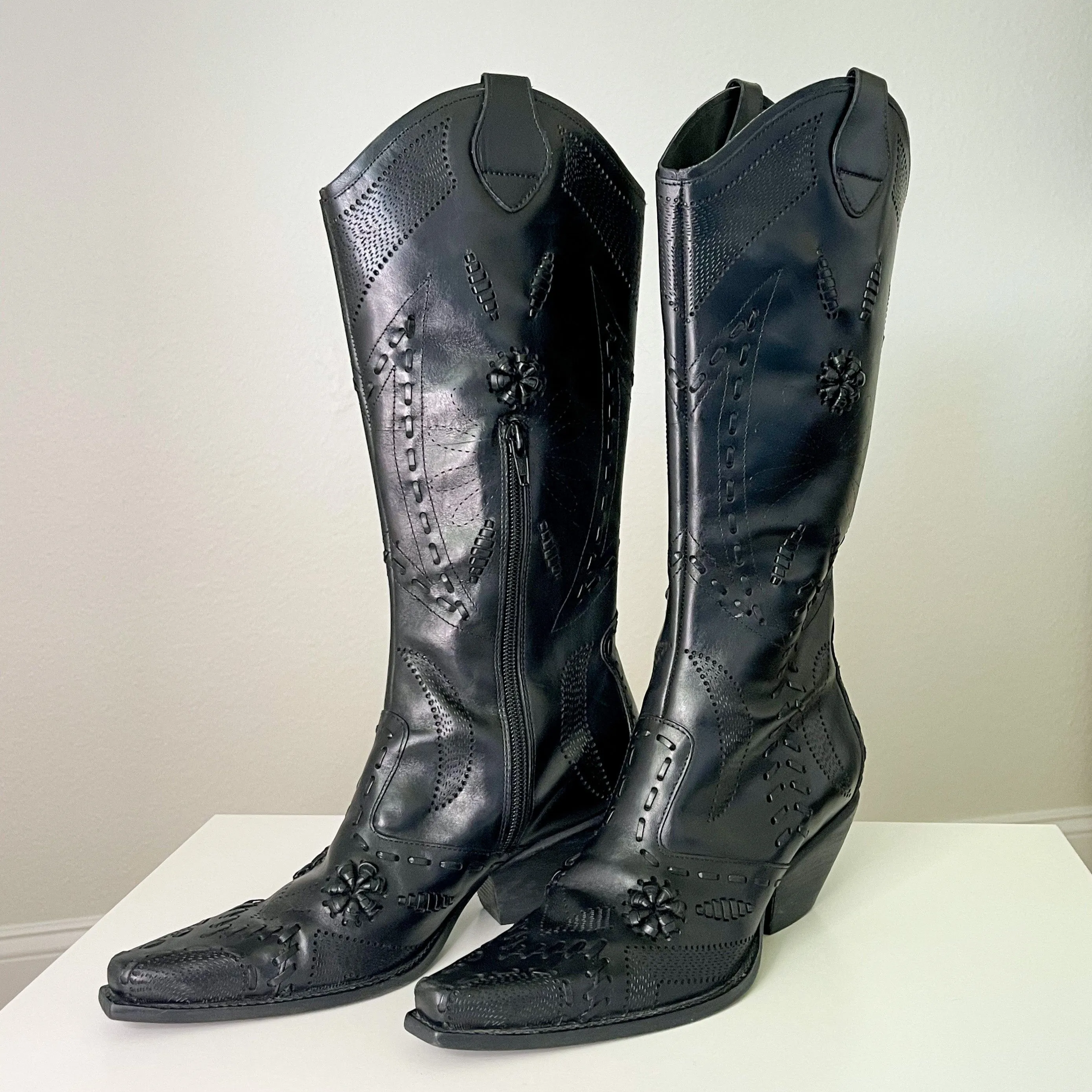 Black Leather Stitched Cowboy Boots (6)