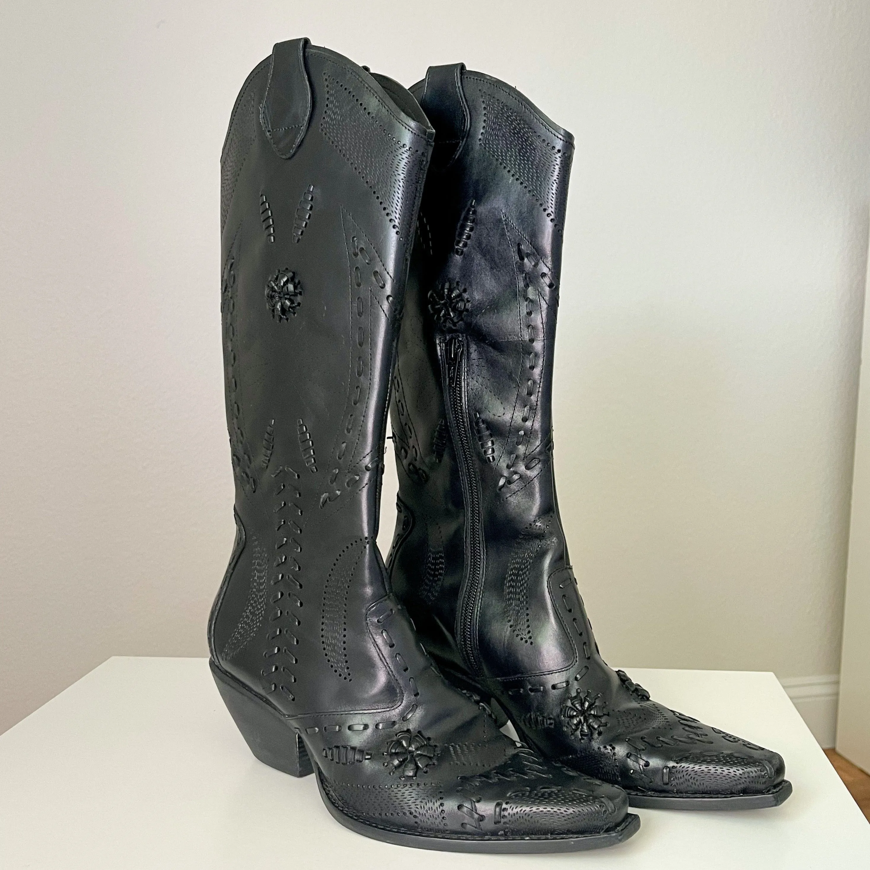Black Leather Stitched Cowboy Boots (6)