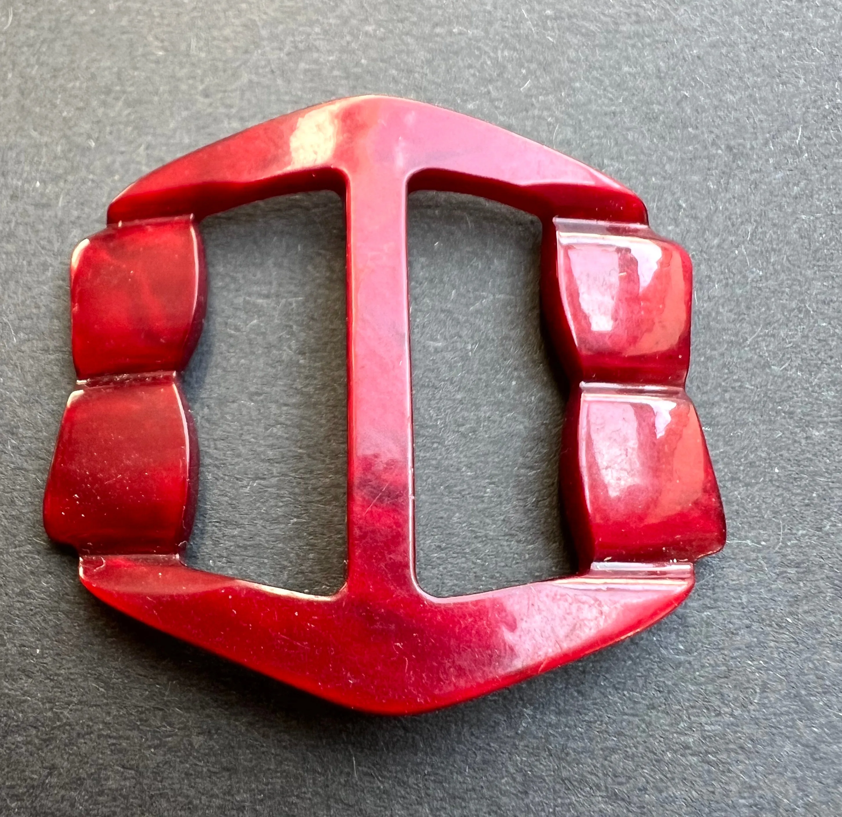 Glowing Ruby Red 1940s 4cm Buckle